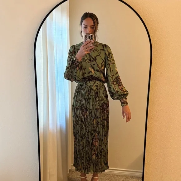 Johanna Ortiz Gifts of Nature Blouse and Acts of Nature Pleated Skirt Set - Picture 7 of 16